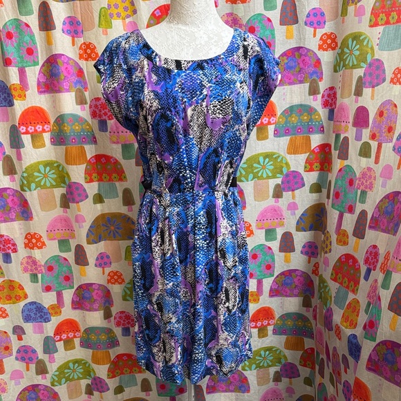 Bebop Sleeveless Dress with Pockets. Medium - Picture 1 of 14